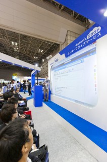 クラウドコンピューティングEXPO 2013 春 desknet's NEOブース ｜展示会設計｜展示会デザイン｜展示会装飾｜株式会社デザインカフェ (7)