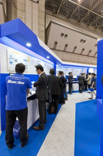 クラウドコンピューティングEXPO 2013 春 desknet's NEOブース ｜展示会設計｜展示会デザイン｜展示会装飾｜株式会社デザインカフェ (1)