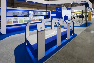 クラウドコンピューティングEXPO 2013 春 desknet's NEOブース ｜展示会設計｜展示会デザイン｜展示会装飾｜株式会社デザインカフェ (10)
