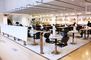 アカデミア書店の2階のカフェ・アアルト（Cafe Aalto）